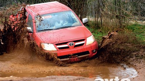 Toyota Hilux 2.5 D-4D Double Cab City (75 kW)