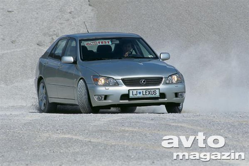 Lexus IS 200