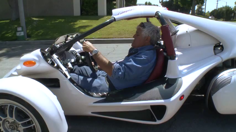 Jay Leno v novi cestni igrači