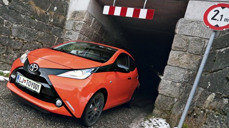Podaljšani test: Toyota Aygo 1.0 VVT-i X-Cite (5 vrat)