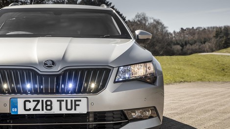 Neprebojna Škoda Superb? Ni problema