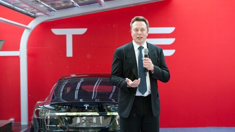 Tesla korak bližje taksijem brez voznikov, a z veliko spremembo od prvotnih obljub