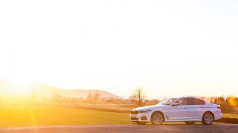 Na elektriko skoraj tako daleč, kot obljubljajo pri BMW-ju