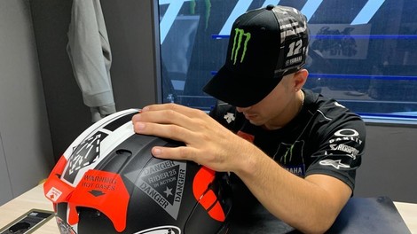 Maverick Vinales pred vsako vožnjo pregleda svojo čelado, saj se zaveda, da sta njegovo zdravje in življenje odvisna od tega, kakšno čelado ima na glavi. Temu posveča izjemno predanost, lahko rečemo, da vsak detajl pregleda stoodstotno.
