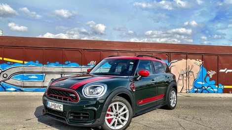 Mini, ki nasprotuje svojemu imenu in bistvu