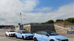 Izšel je novi Avto magazin: Polnjenje električnih vozil v večstanovanjskih objektih; vozila s prednostjo... testi: Subaru Outback, Hyundai Kona EV...