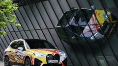 Spoznajte mladega umetnika in njegov projekt, s katerim se je ob pomoči BMW-ja postavil ob bok Andyju Warholu in drugim legendarnim umetnikom