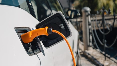 Je prihodnost res v elektriki? Eden domačih pionirjev elektrifikacije odgovarja vsem dvomljivcem in razkriva, kaj je šibka točka slovenskega prehoda na elektriko