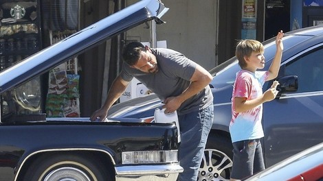 Temu hollywoodskemu zvezdniku je zakuhal avto, pa ne katerikoli, temveč Cadillac DeVille