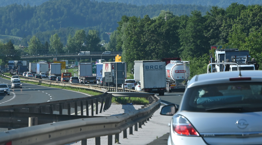 Dars bo razširil primorsko avtocesto med Brezovico in Vrhniko. To je predvidena časovnica ... (foto: Žiga Živulovič jr./Bobo)