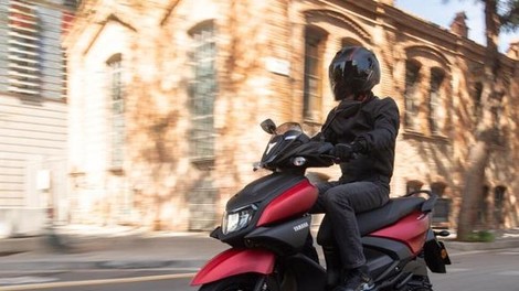 Yamaha RayZR 125 - skuter, ki bo izstopal s tehniko in podobo