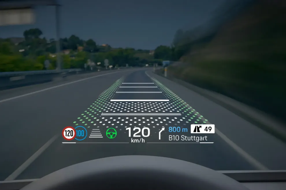 Porsche je razkril delček novega Macana