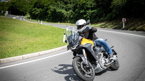 Test: Moto Guzzi Stelvio (2024) - Deževna klasika (piše: Marko Radmilovič)