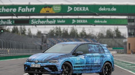 Prenovljeni Golf R zaenkrat še več skriva kot razkriva. Toda kaj smo vendarle odkrili?
