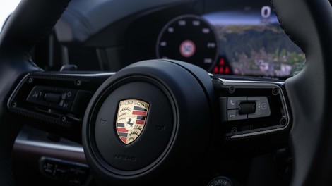 Tudi Porsche krepi zaloge, negotovost pa ostaja