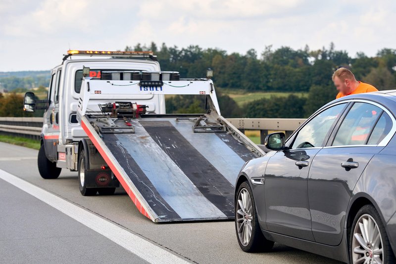 Okvara na avtocesti vam lahko povzroči visoke stroške