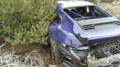Objestno vozil podarjenega Porscheja in naredil neumnost, ki ga bo stala svobode
