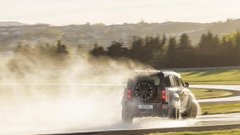 Novo v Sloveniji: Land Rover Defender Octa – Diamant, ki sije tudi v blatu