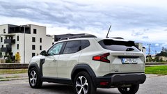 Test: Dacia Duster Hybrid 140 Journey - Kdo komu nastavlja ogledalo?