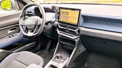 Test: Dacia Duster Hybrid 140 Journey - Kdo komu nastavlja ogledalo?